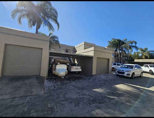 2 BEDROOM TOWNHOUSE FOR SALE IN MAGALIESKRUIN